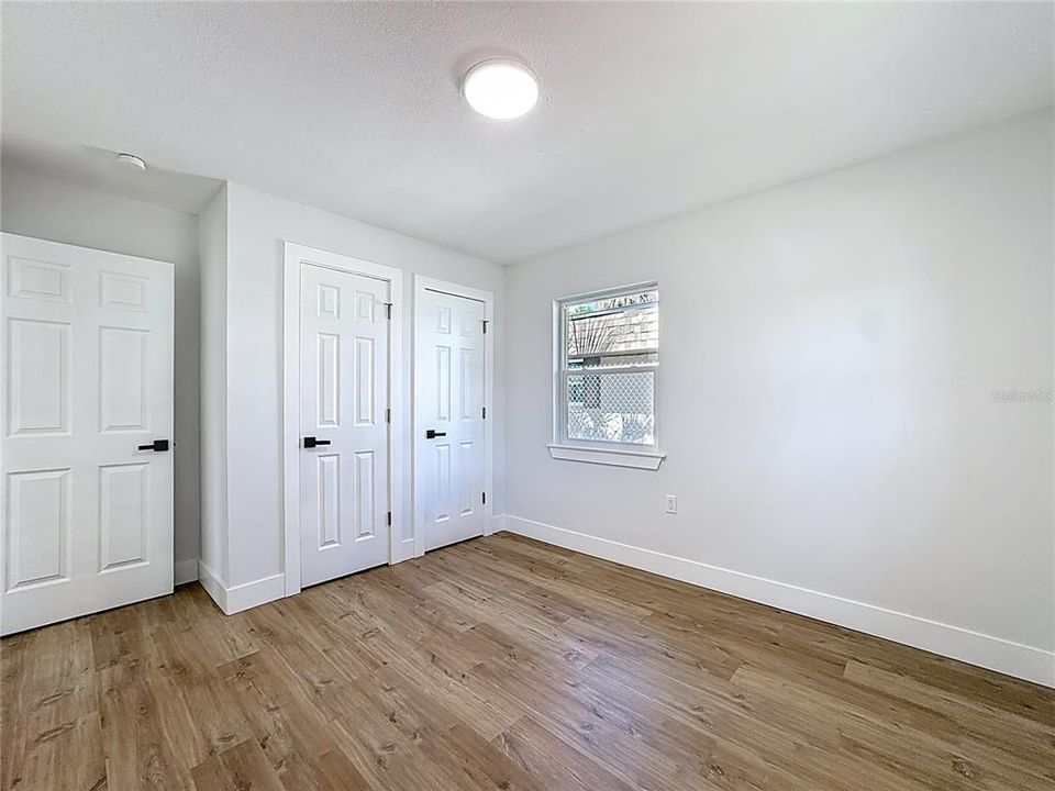 合同活跃: $449,900 (4 贝兹, 2 浴室, 1718 平方英尺)