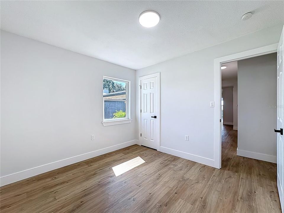 合同活跃: $449,900 (4 贝兹, 2 浴室, 1718 平方英尺)