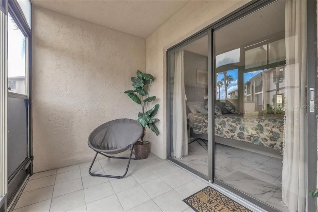 Под контрактом: $160,000 (2 спален, 2 ванн, 838 Квадратных фут)