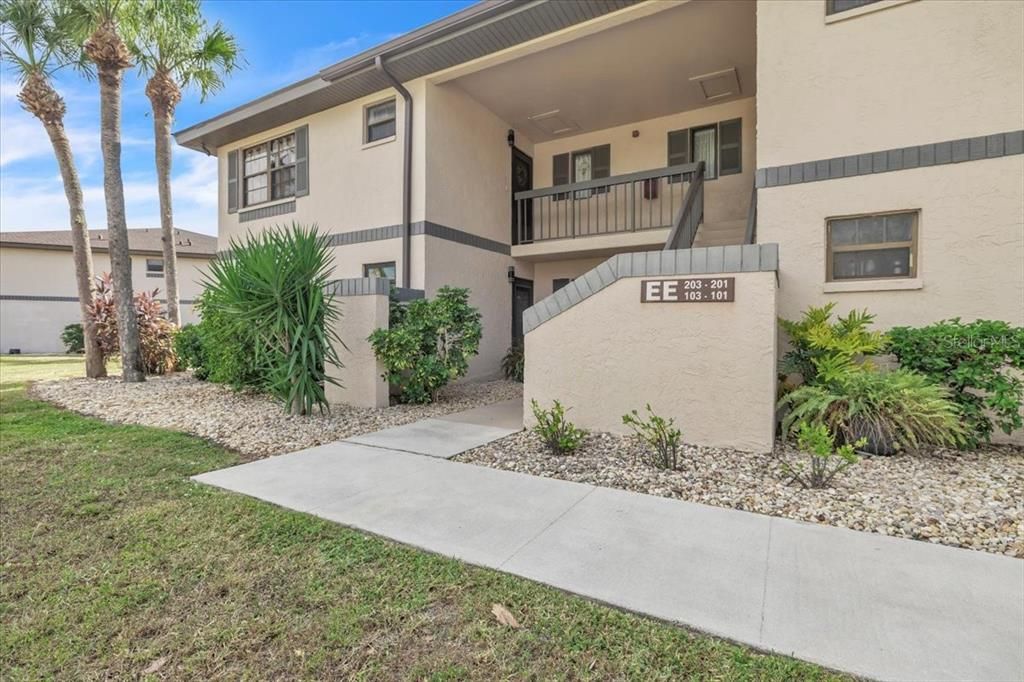 Под контрактом: $160,000 (2 спален, 2 ванн, 838 Квадратных фут)