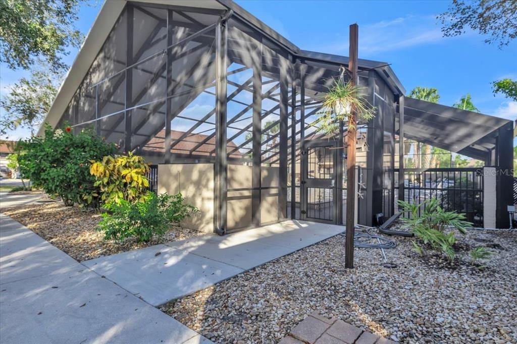 Под контрактом: $160,000 (2 спален, 2 ванн, 838 Квадратных фут)