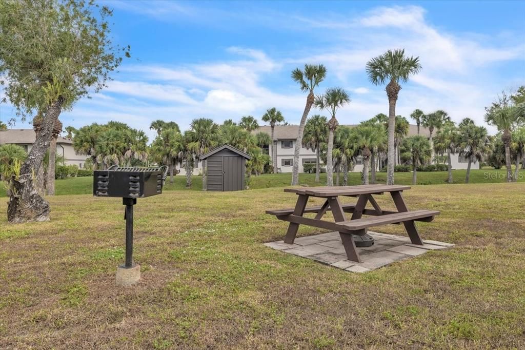 Под контрактом: $160,000 (2 спален, 2 ванн, 838 Квадратных фут)