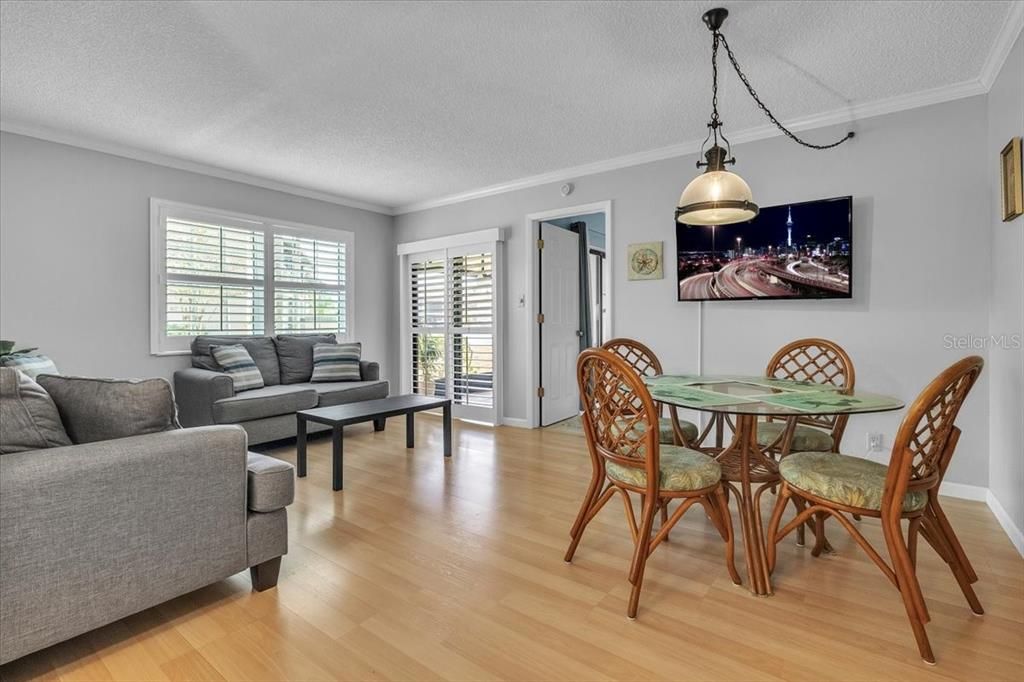 Под контрактом: $160,000 (2 спален, 2 ванн, 838 Квадратных фут)