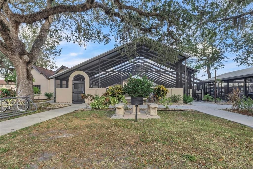 Под контрактом: $160,000 (2 спален, 2 ванн, 838 Квадратных фут)