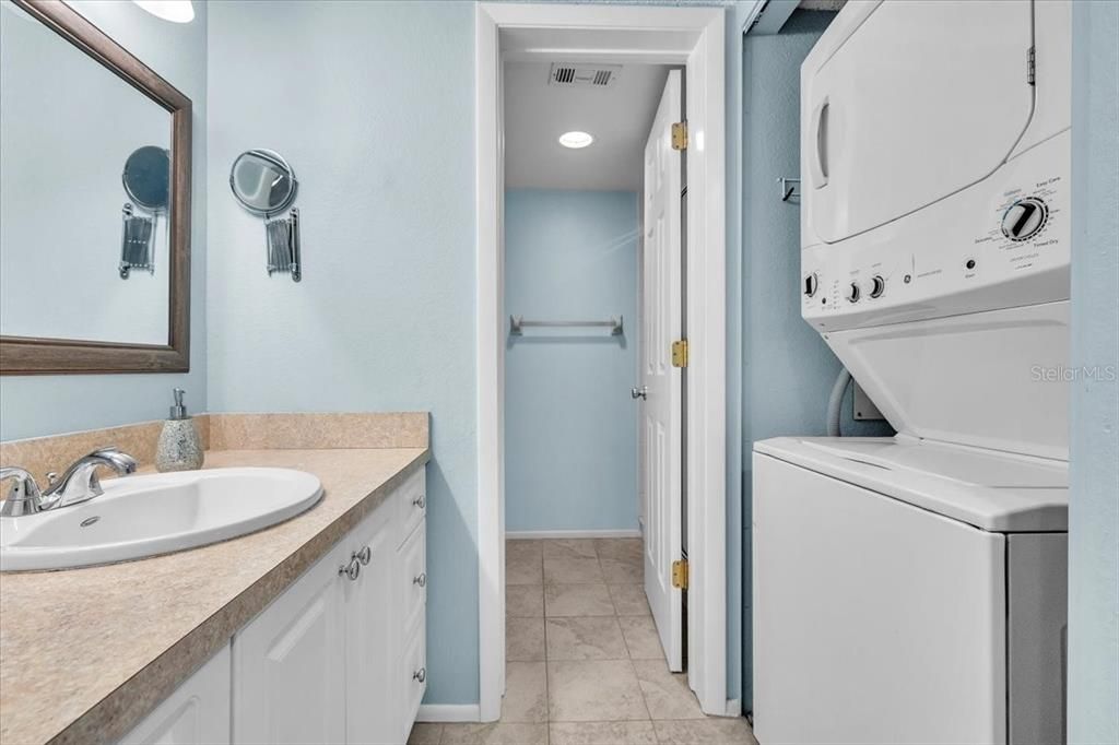 Под контрактом: $160,000 (2 спален, 2 ванн, 838 Квадратных фут)