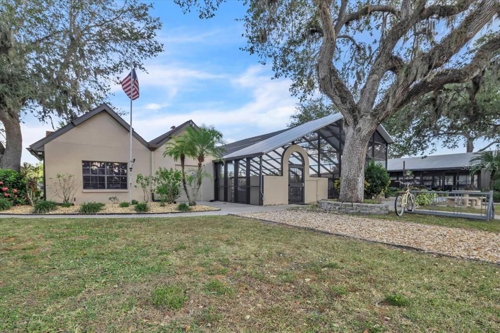 Под контрактом: $160,000 (2 спален, 2 ванн, 838 Квадратных фут)