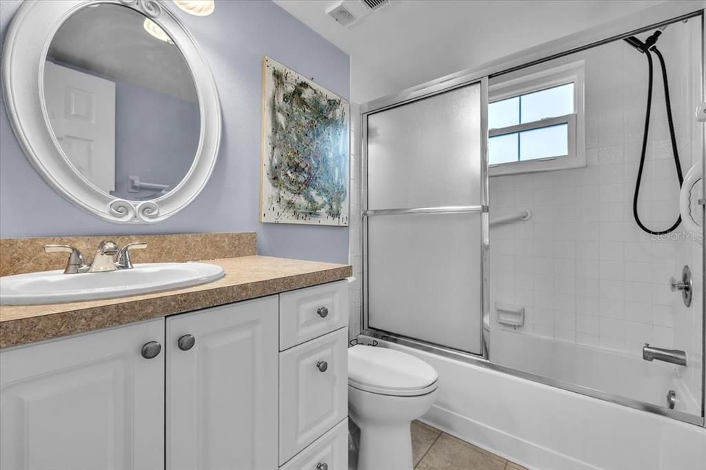 Под контрактом: $160,000 (2 спален, 2 ванн, 838 Квадратных фут)