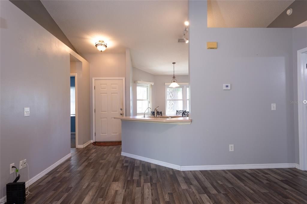 На продажу: $239,900 (2 спален, 2 ванн, 1058 Квадратных фут)