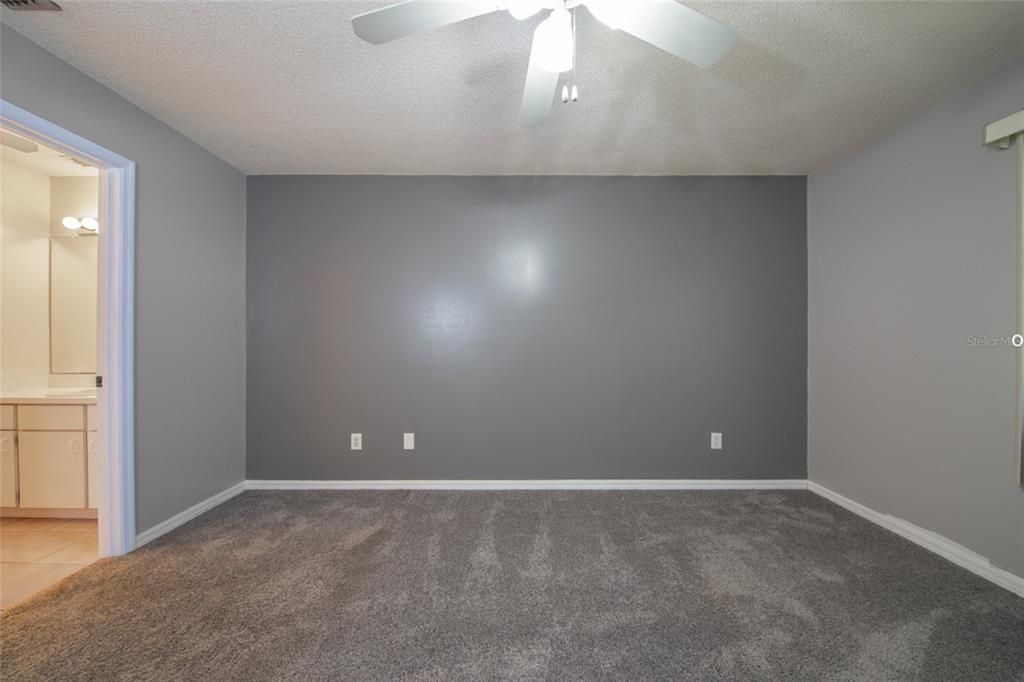 На продажу: $239,900 (2 спален, 2 ванн, 1058 Квадратных фут)