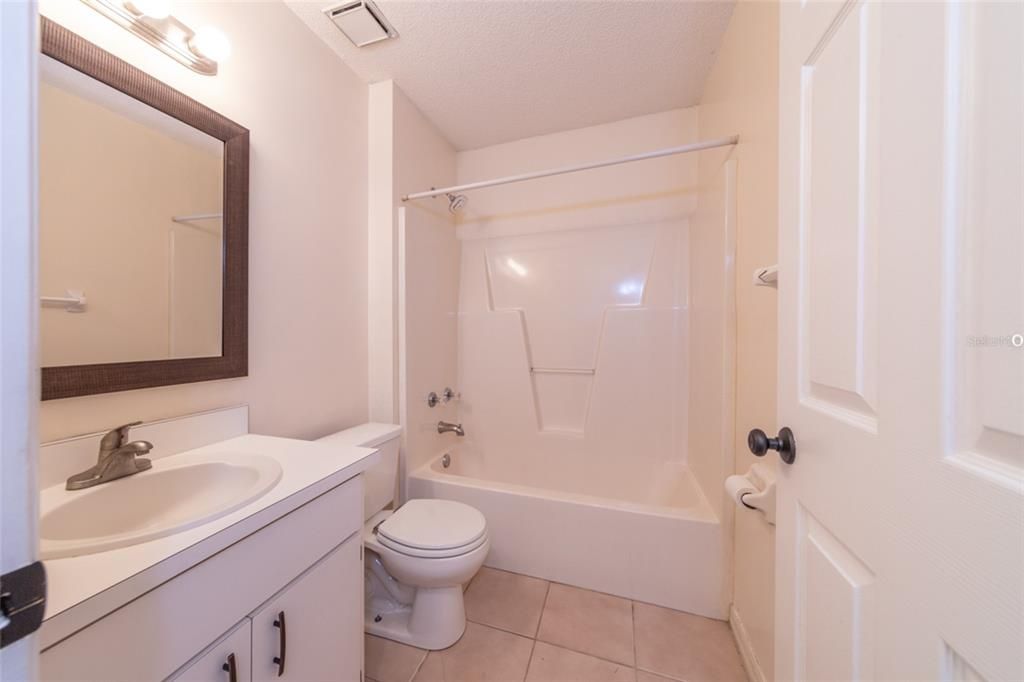 На продажу: $239,900 (2 спален, 2 ванн, 1058 Квадратных фут)