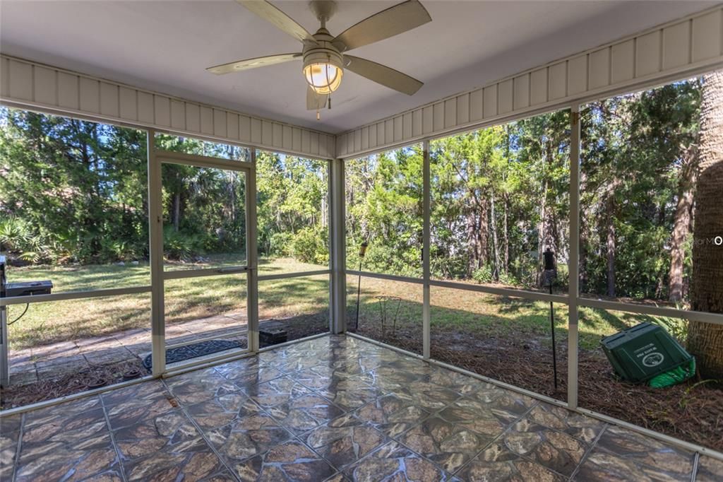 На продажу: $239,900 (2 спален, 2 ванн, 1058 Квадратных фут)