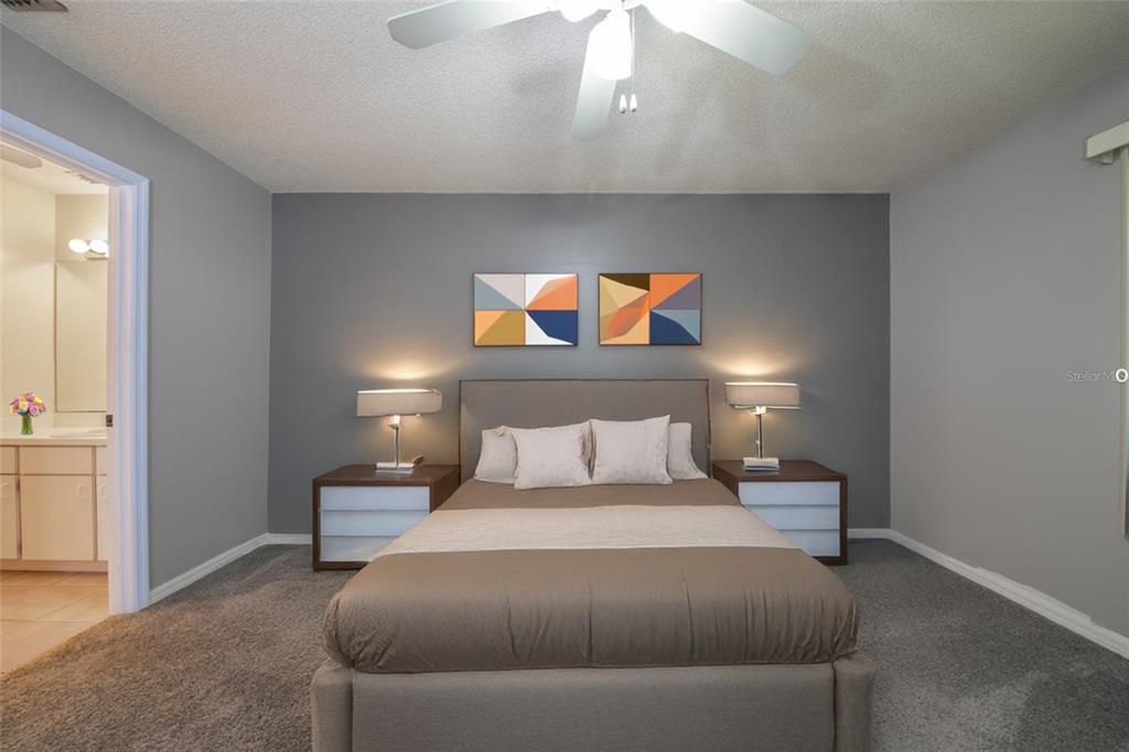 На продажу: $239,900 (2 спален, 2 ванн, 1058 Квадратных фут)