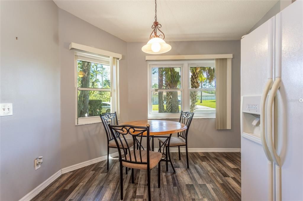 На продажу: $239,900 (2 спален, 2 ванн, 1058 Квадратных фут)