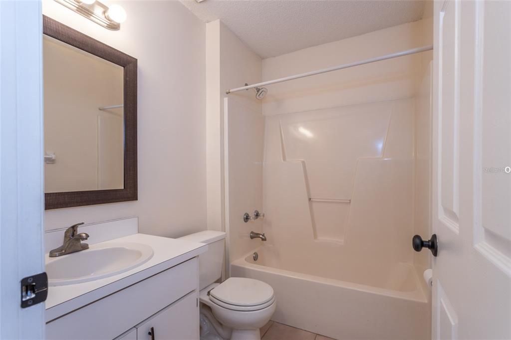 На продажу: $239,900 (2 спален, 2 ванн, 1058 Квадратных фут)