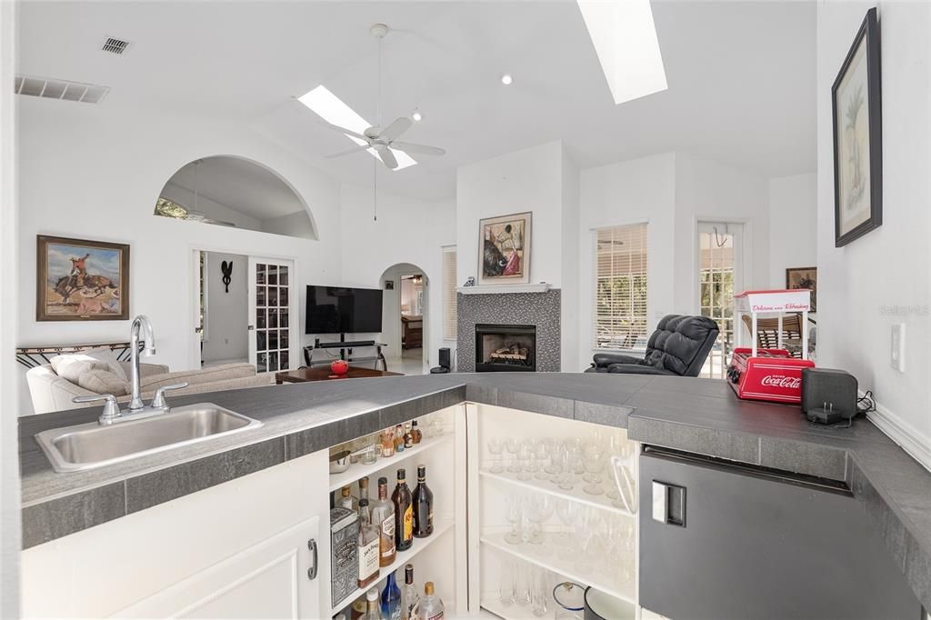 For Sale: $715,000 (3 beds, 3 baths, 2557 Square Feet)