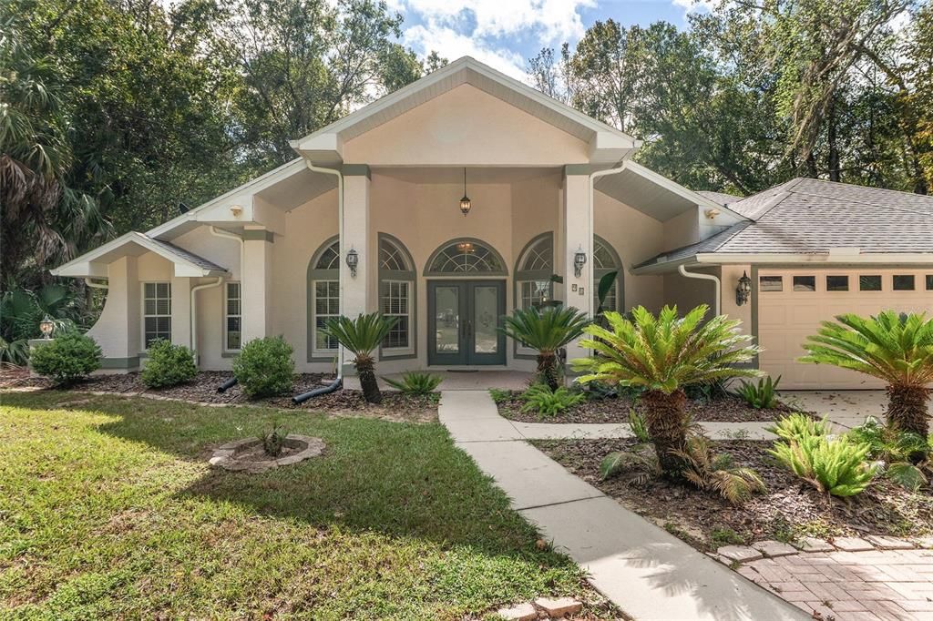 For Sale: $715,000 (3 beds, 3 baths, 2557 Square Feet)