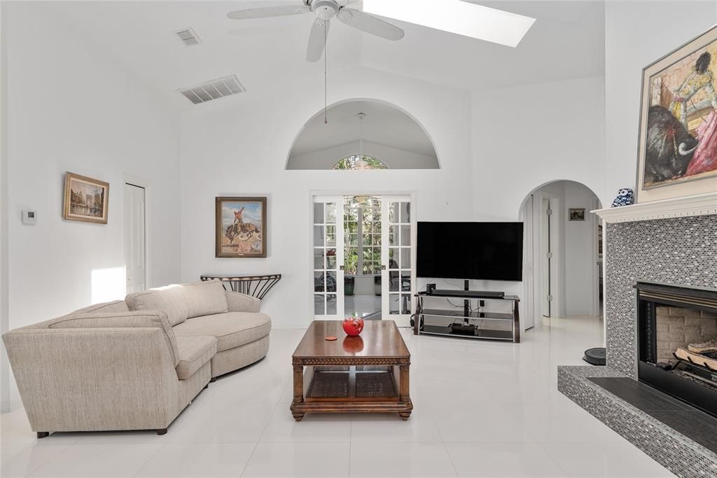 For Sale: $715,000 (3 beds, 3 baths, 2557 Square Feet)