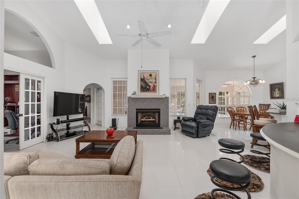 For Sale: $715,000 (3 beds, 3 baths, 2557 Square Feet)