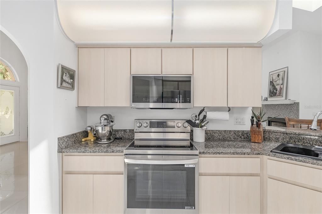 For Sale: $715,000 (3 beds, 3 baths, 2557 Square Feet)