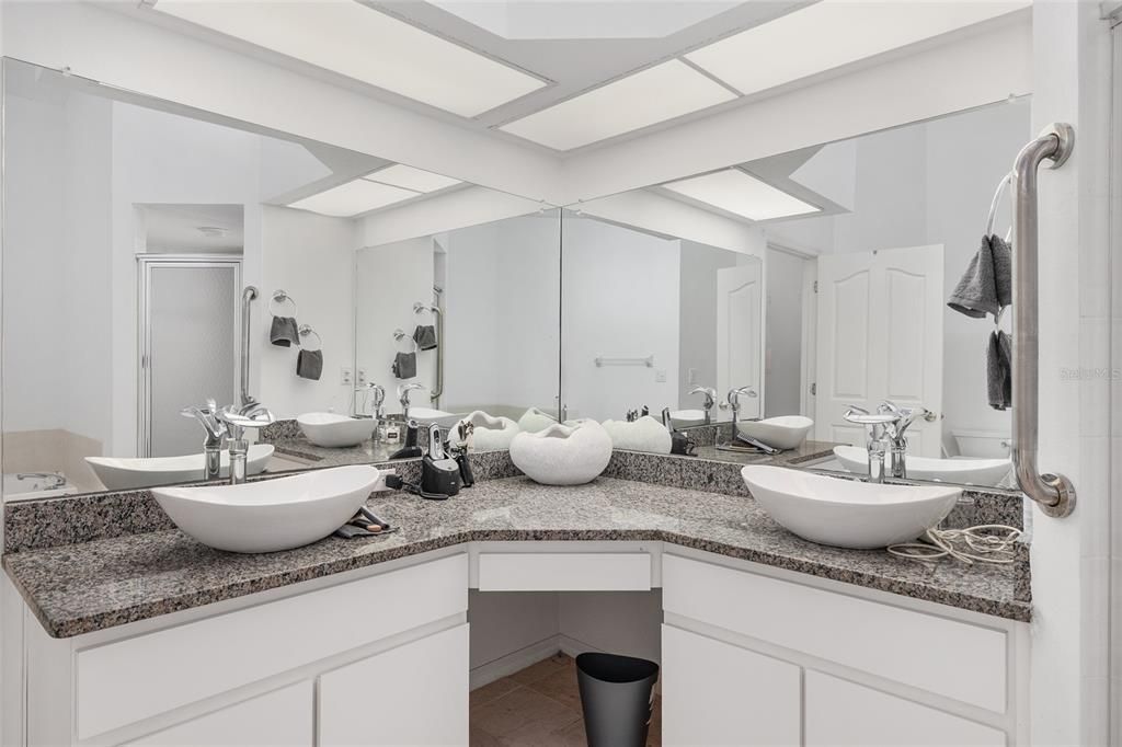 For Sale: $715,000 (3 beds, 3 baths, 2557 Square Feet)