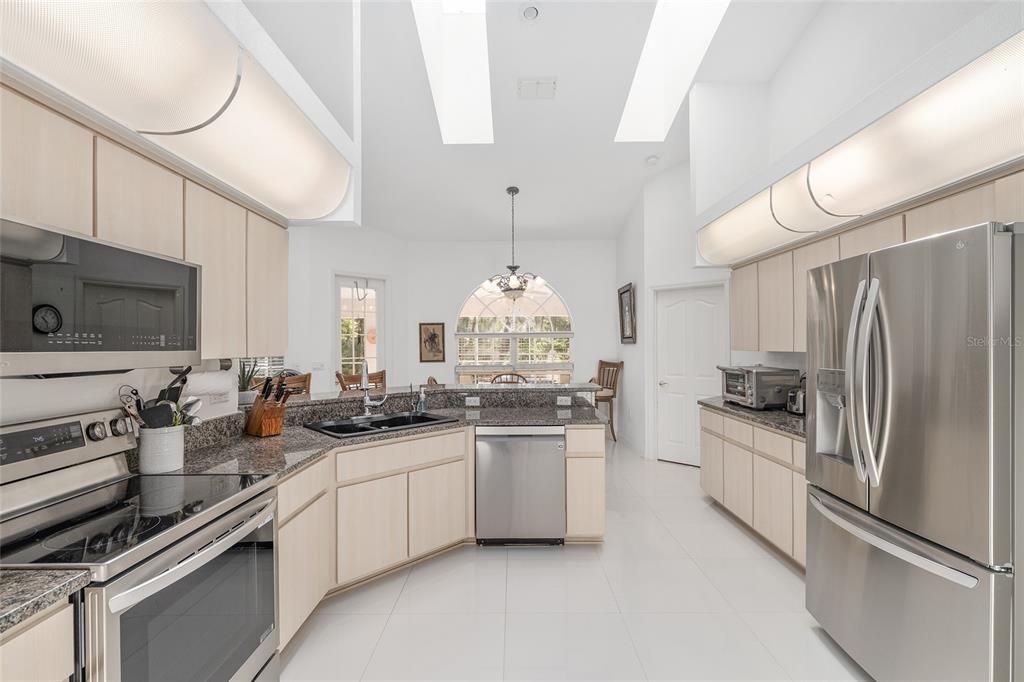 For Sale: $715,000 (3 beds, 3 baths, 2557 Square Feet)