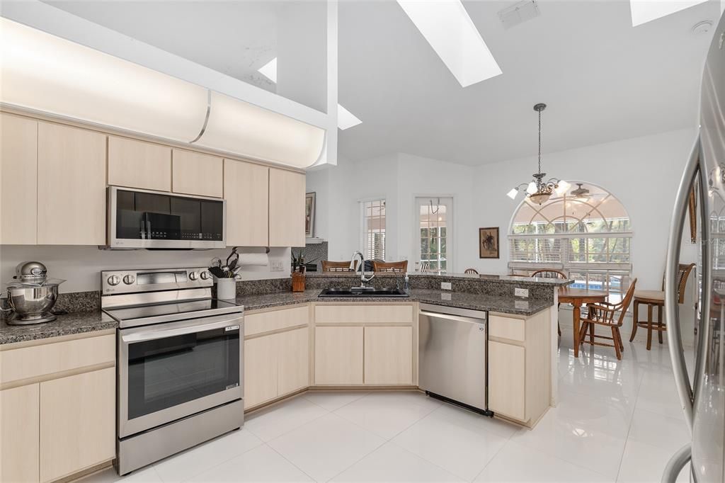 For Sale: $715,000 (3 beds, 3 baths, 2557 Square Feet)