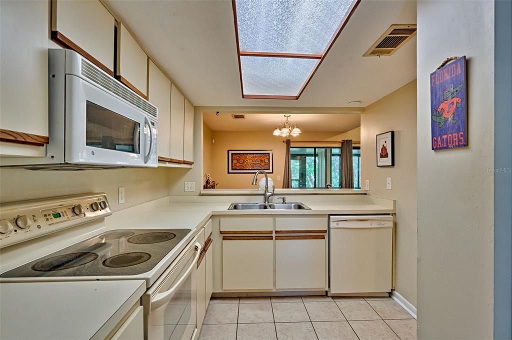 For Sale: $149,900 (3 beds, 2 baths, 1290 Square Feet)