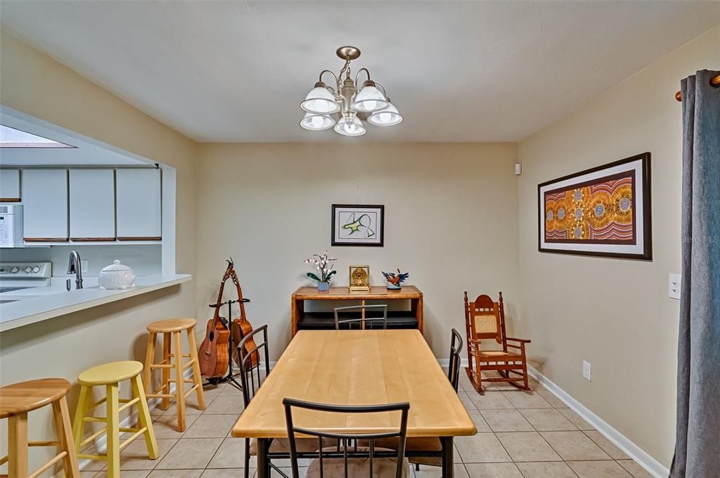 For Sale: $149,900 (3 beds, 2 baths, 1290 Square Feet)