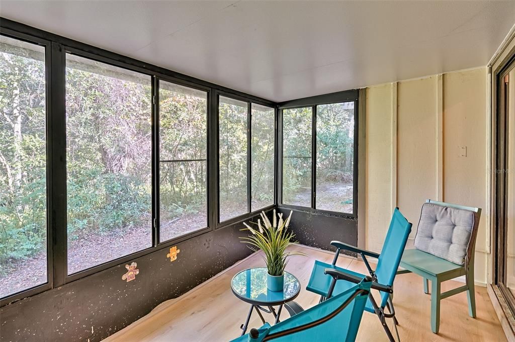 For Sale: $149,900 (3 beds, 2 baths, 1290 Square Feet)