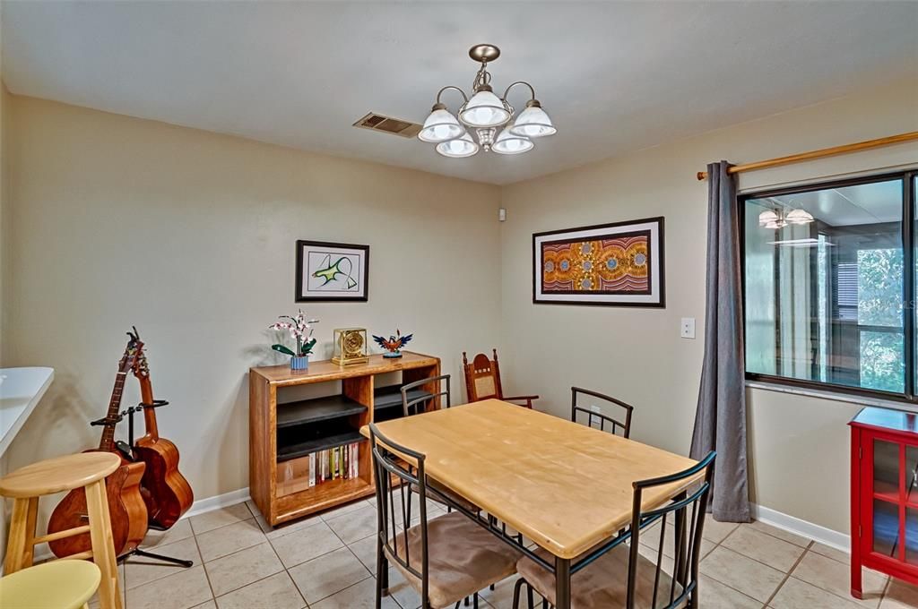 For Sale: $149,900 (3 beds, 2 baths, 1290 Square Feet)