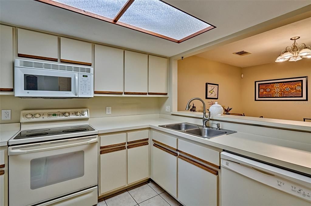 For Sale: $149,900 (3 beds, 2 baths, 1290 Square Feet)