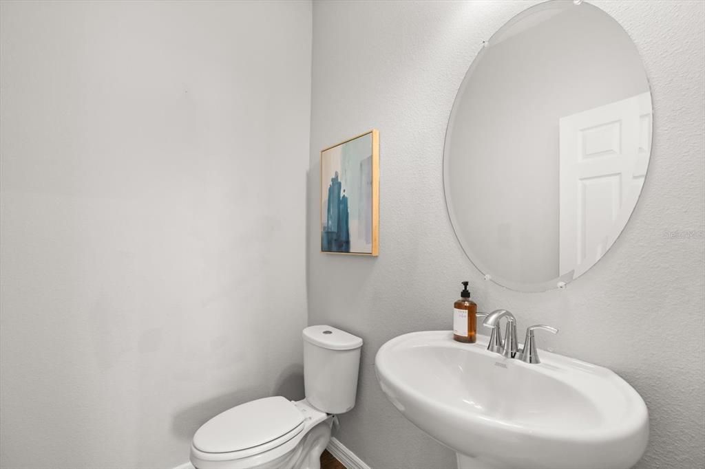 En Venta: $479,900 (5 camas, 3 baños, 3300 Pies cuadrados)