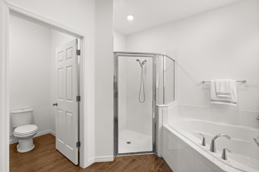 En Venta: $479,900 (5 camas, 3 baños, 3300 Pies cuadrados)