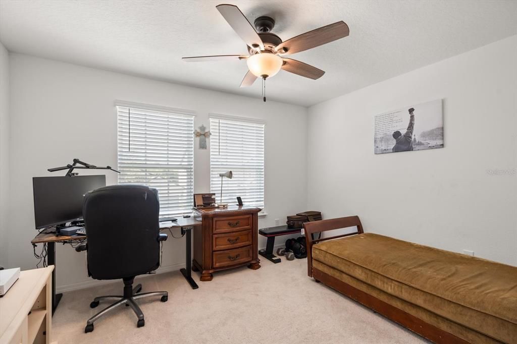 En Venta: $479,900 (5 camas, 3 baños, 3300 Pies cuadrados)