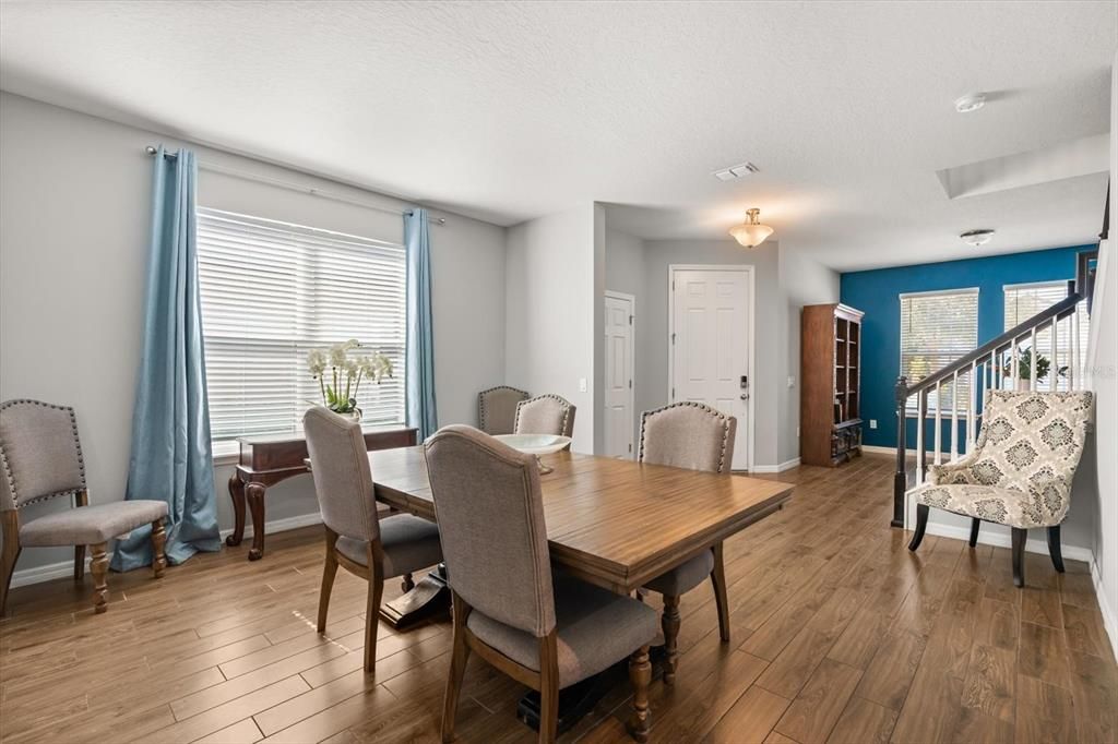 En Venta: $479,900 (5 camas, 3 baños, 3300 Pies cuadrados)