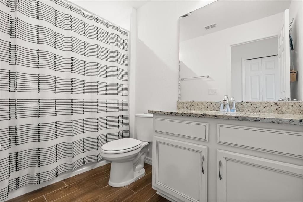 En Venta: $479,900 (5 camas, 3 baños, 3300 Pies cuadrados)