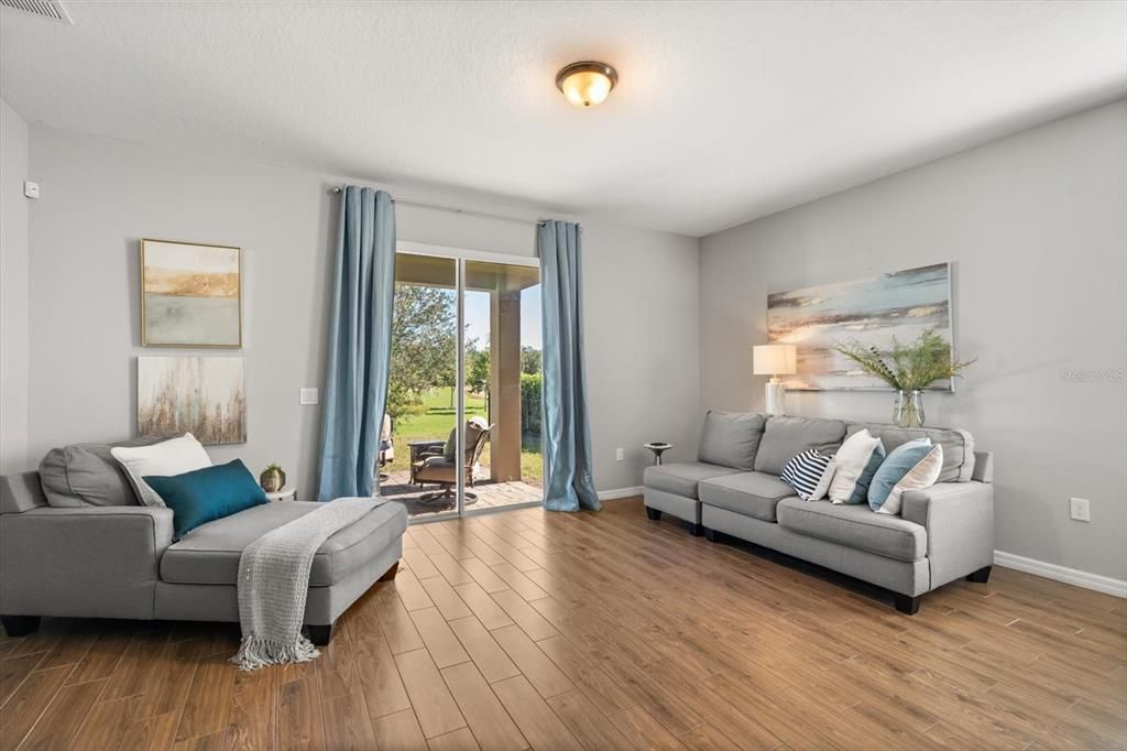 En Venta: $479,900 (5 camas, 3 baños, 3300 Pies cuadrados)