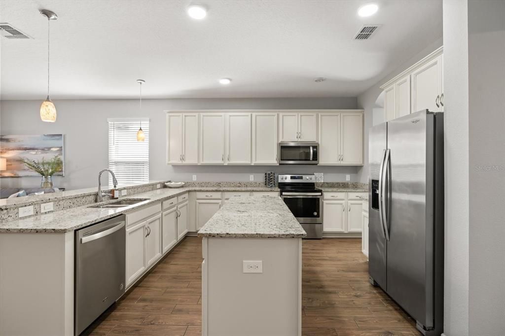 En Venta: $479,900 (5 camas, 3 baños, 3300 Pies cuadrados)