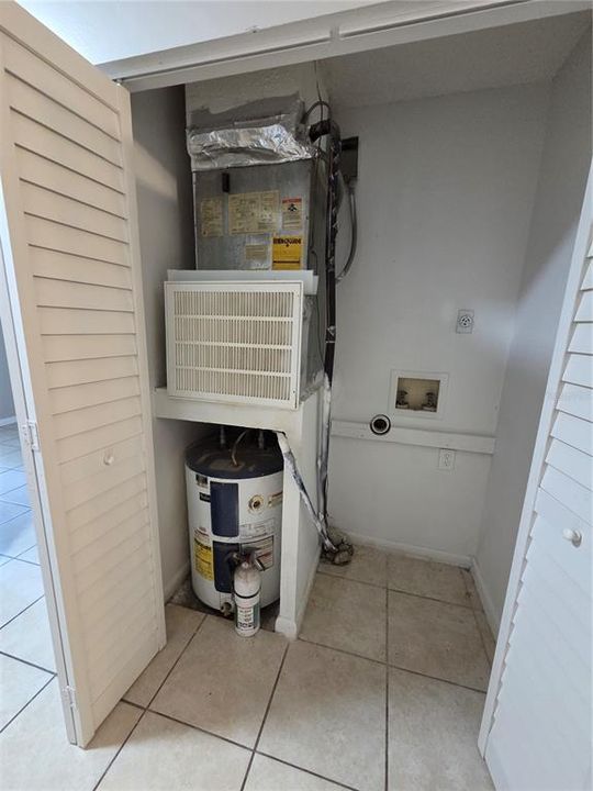 For Rent: $1,300 (2 beds, 2 baths, 854 Square Feet)