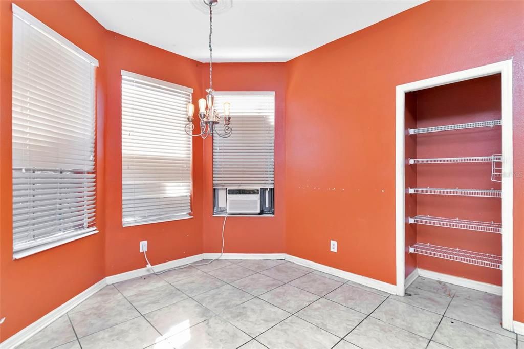 En Venta: $254,900 (3 camas, 2 baños, 2617 Pies cuadrados)