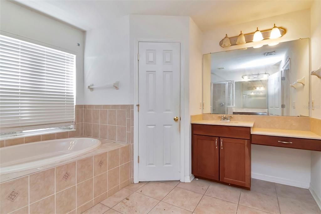 En Venta: $254,900 (3 camas, 2 baños, 2617 Pies cuadrados)