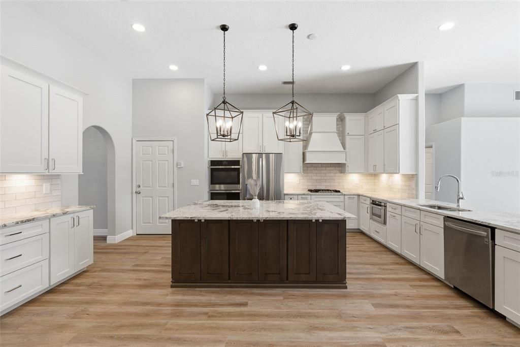 En Venta: $765,000 (4 camas, 3 baños, 2547 Pies cuadrados)