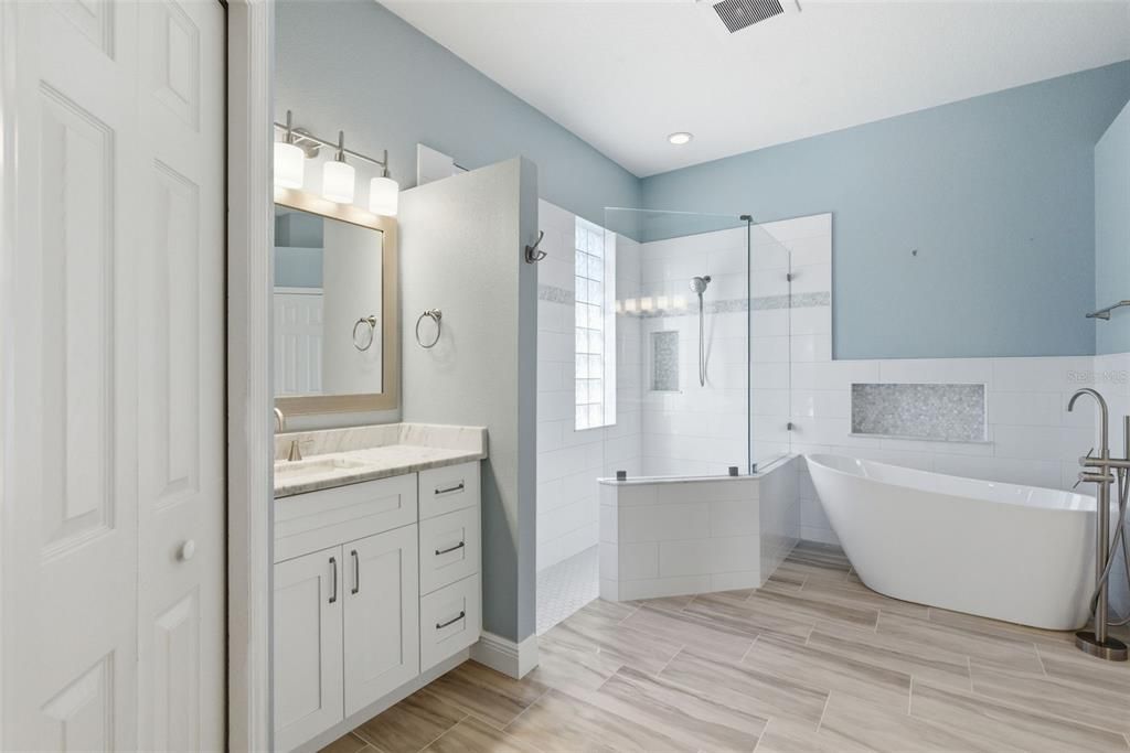 En Venta: $765,000 (4 camas, 3 baños, 2547 Pies cuadrados)