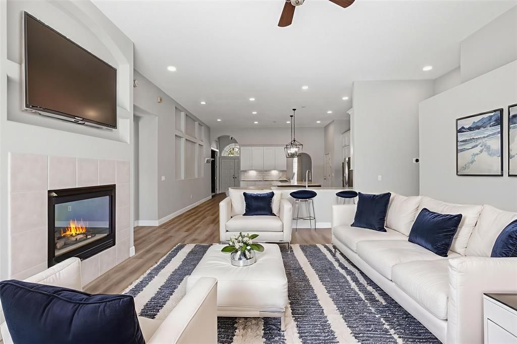 En Venta: $765,000 (4 camas, 3 baños, 2547 Pies cuadrados)