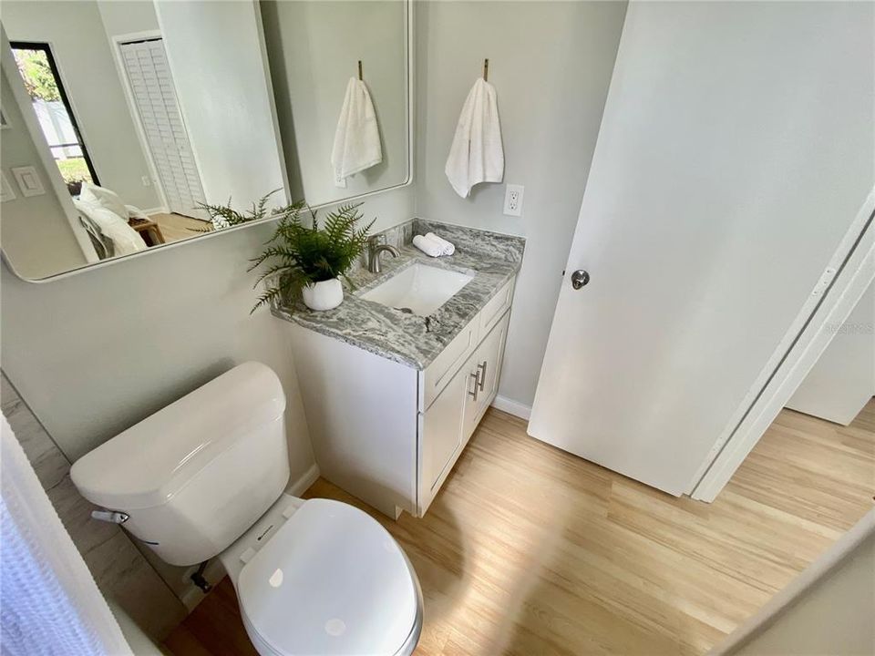 Под контрактом: $165,000 (2 спален, 2 ванн, 925 Квадратных фут)