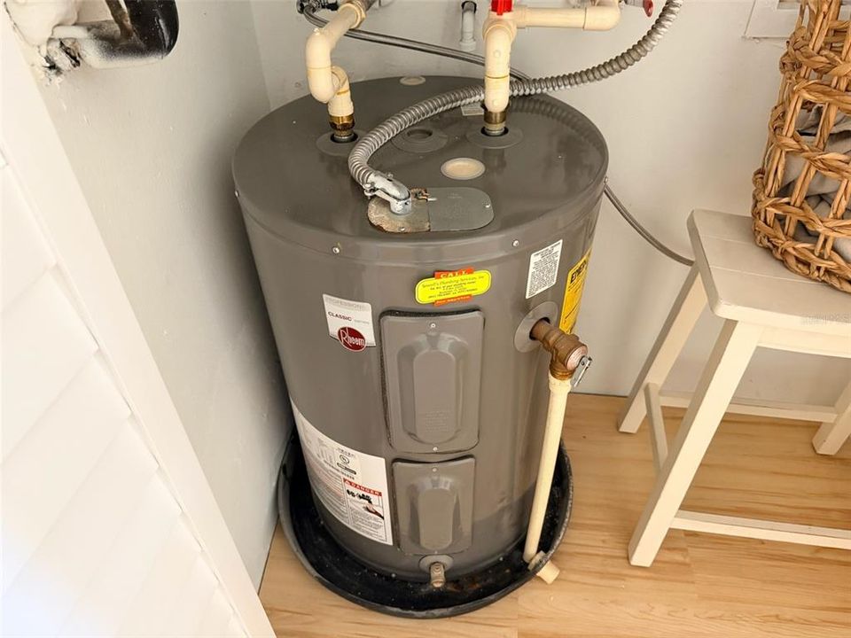 Под контрактом: $165,000 (2 спален, 2 ванн, 925 Квадратных фут)