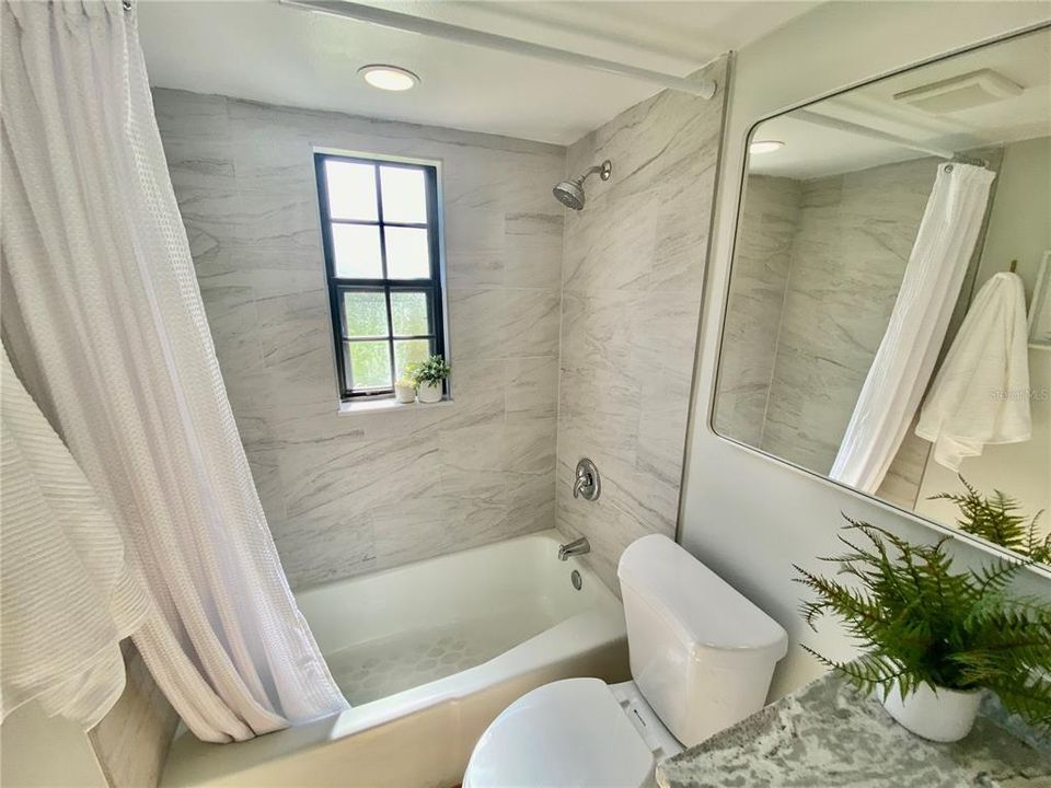 Под контрактом: $165,000 (2 спален, 2 ванн, 925 Квадратных фут)