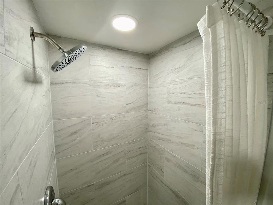 Под контрактом: $165,000 (2 спален, 2 ванн, 925 Квадратных фут)