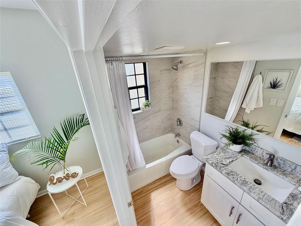 Под контрактом: $165,000 (2 спален, 2 ванн, 925 Квадратных фут)