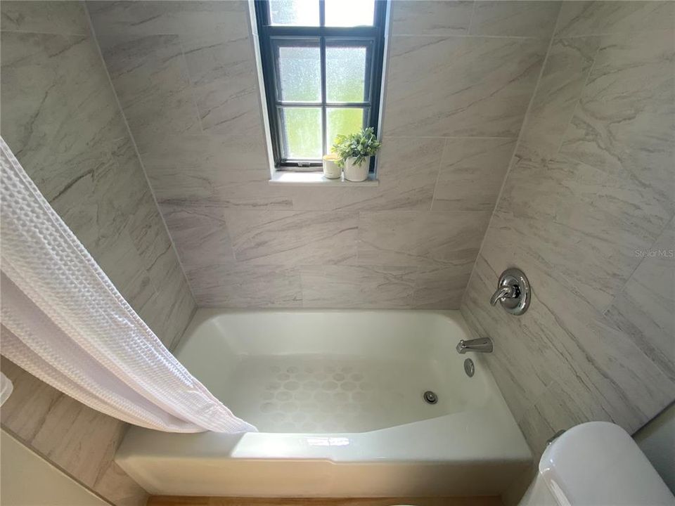 Под контрактом: $165,000 (2 спален, 2 ванн, 925 Квадратных фут)